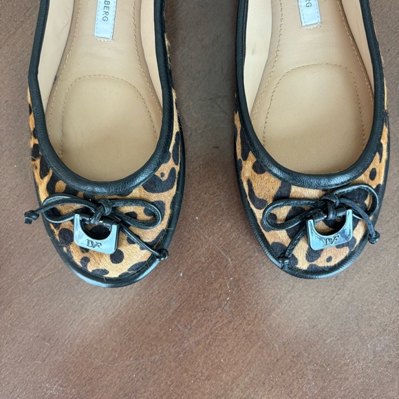 DIANE VON FURSTENBERG FLATS, Size 6 - Picture 5 of 13